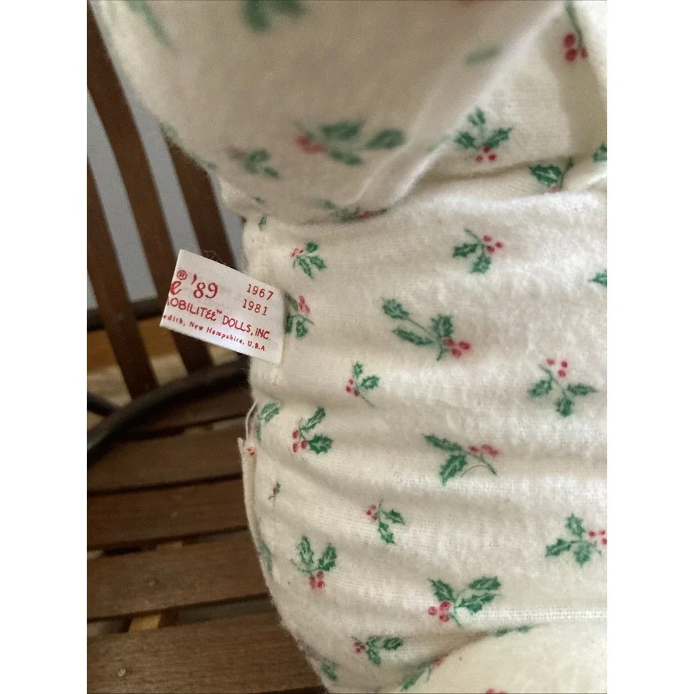 Annalee Child 1989 Child Sitting in Holly Patterned Outfit 12